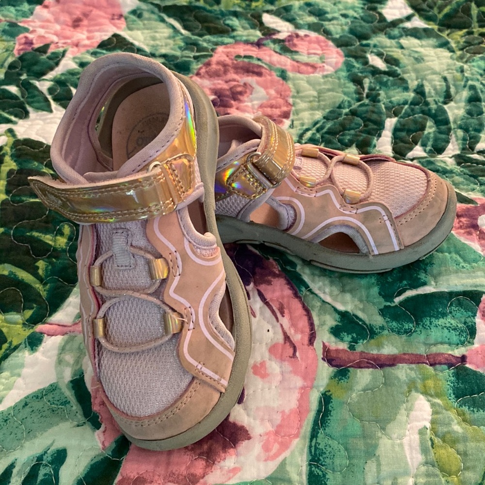 OshKosh B’gosh sneaker sandals with Velcro. Purple. Size 8m